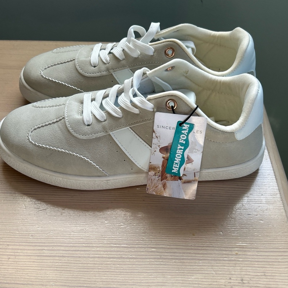 NWT Sincerely Jules Comfort Women's Memory Foam Sneakers Beige Size 7.5 - Picture 4 of 14
